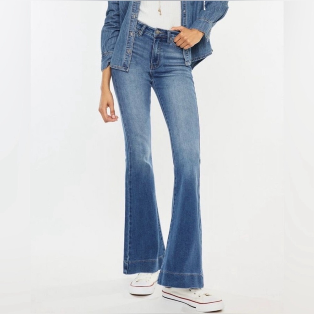 KanCan Estilo Flare Jeans - size (26)